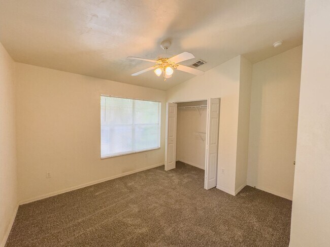 Building Photo - 4415 SW 34th St