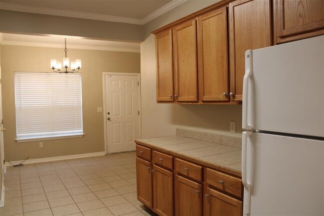 Building Photo - 207 N McGuire Ave