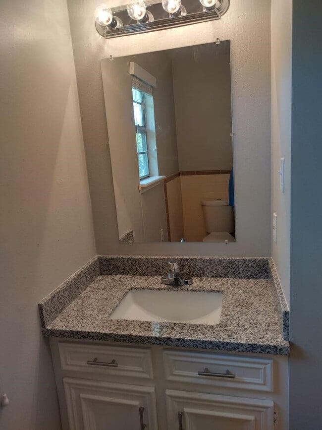 Building Photo - 1220 Walnut St