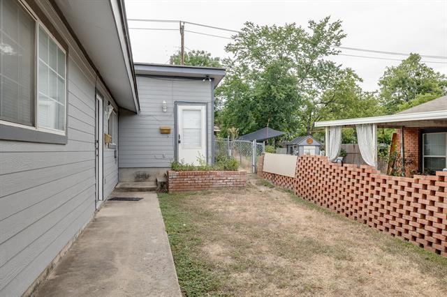 Building Photo - 5320 Lovell Ave