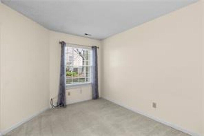 Building Photo - 355 Lee's Ml Dr