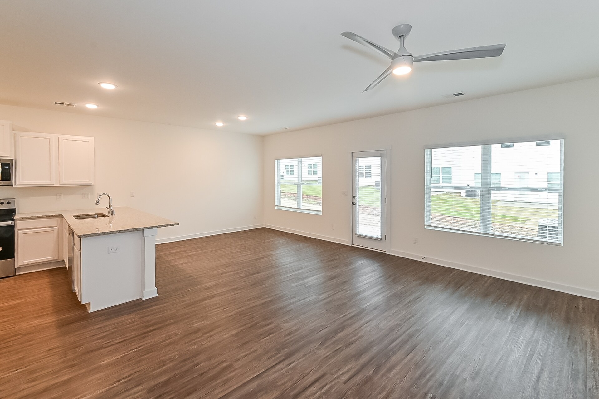Building Photo - 128 The Heights Dr
