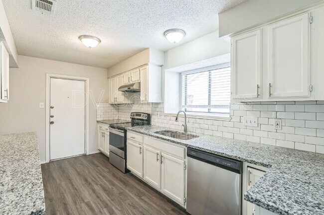 Building Photo - 2804 Red River St