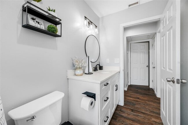 Building Photo - 1303 E Norfolk St