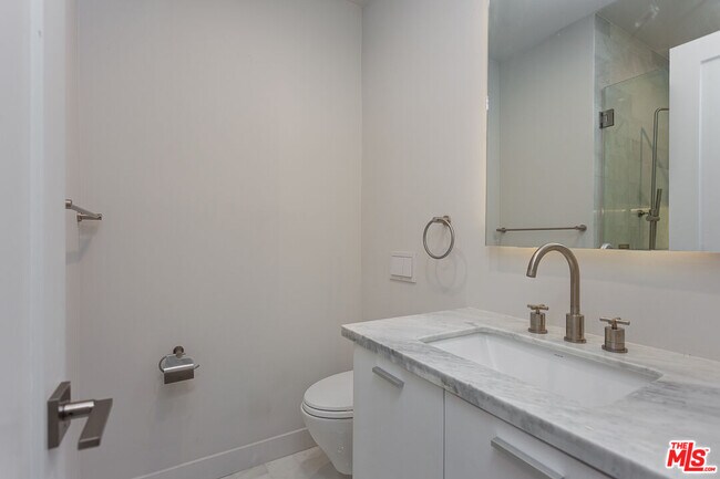 Building Photo - 12320 Montana Ave