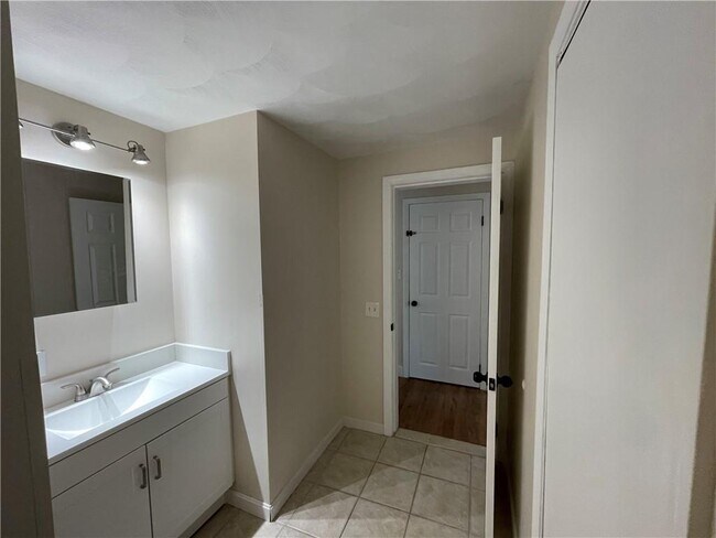 Building Photo - 1041 Atwood Ave