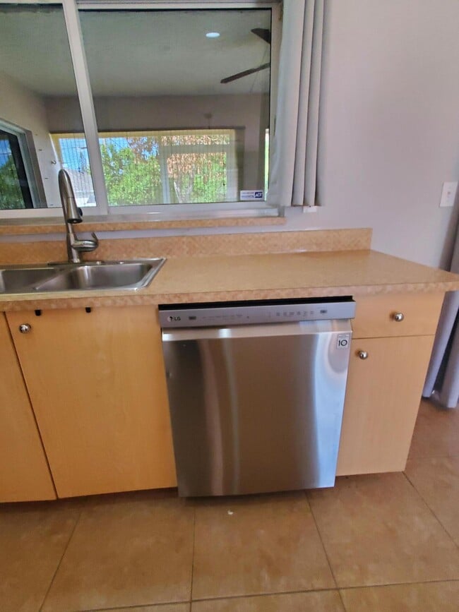 Building Photo - 3234 SW Fillmore St