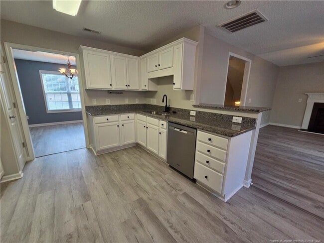 Building Photo - 220 Loxley Ln