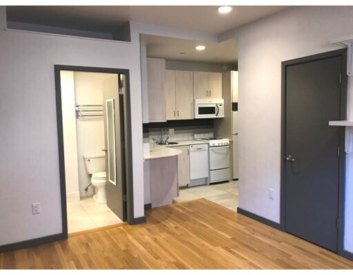 Building Photo - 142 Bowdoin St