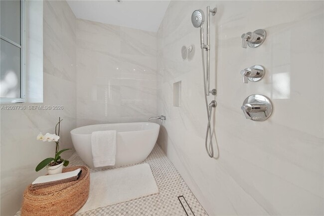 Building Photo - 6901 Veronese St