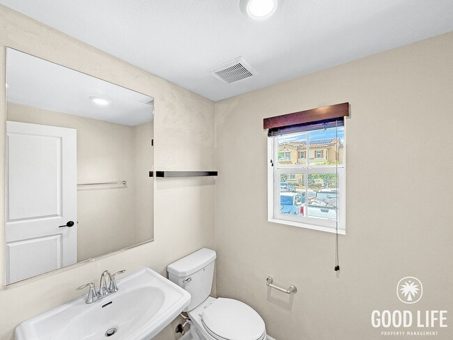 Building Photo - Bright 3BD/2.5BA Townhouse in Vista with Community Pool, In-Unit Laundry & 2-Car Garage