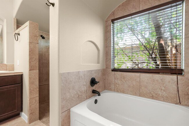Building Photo - 122 Legends of Hutto Tr