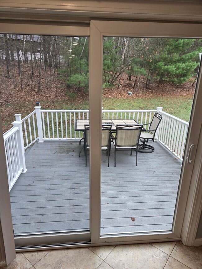 Building Photo - 16 River Rd