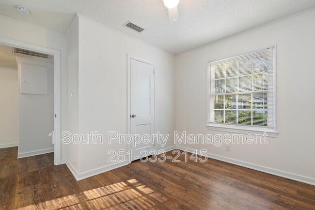 Building Photo - 212 Pinehill Dr