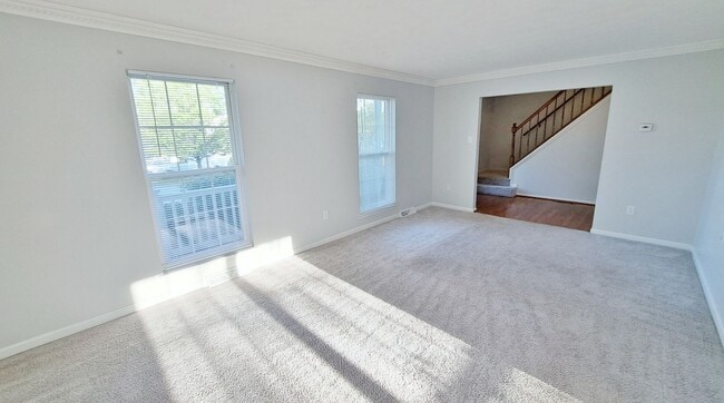 Building Photo - 3 Bed / 3 Bath Single Family Home