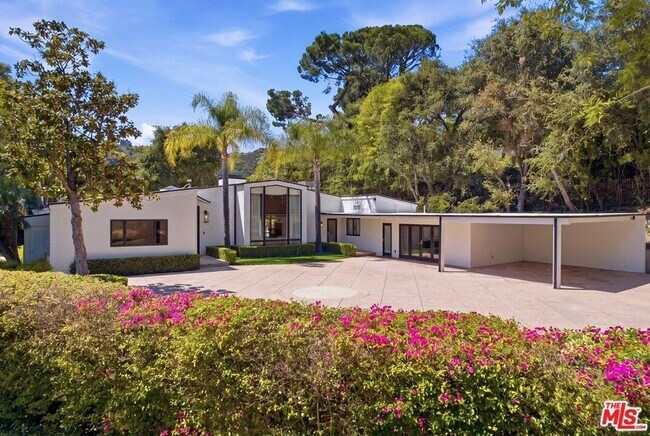 Building Photo - 999 Casiano Rd