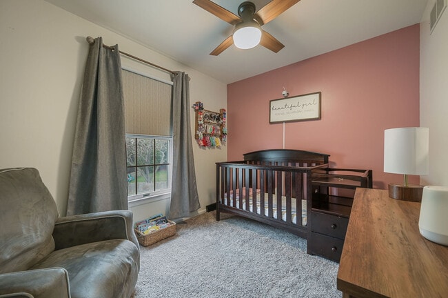 Building Photo - 200 Eagle Crest Dr