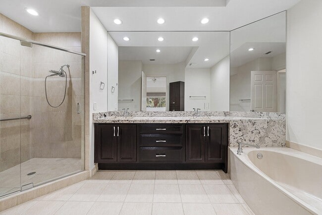 Building Photo - 114 Palm Point Cir