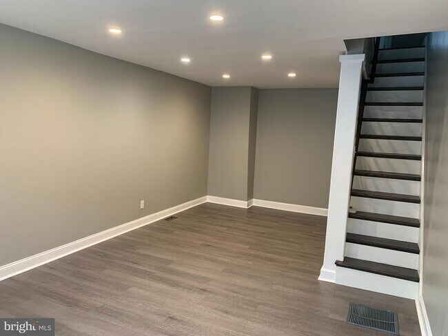 Building Photo - 1819 Sigel St