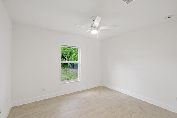 Building Photo - 5911 Seagrape Dr