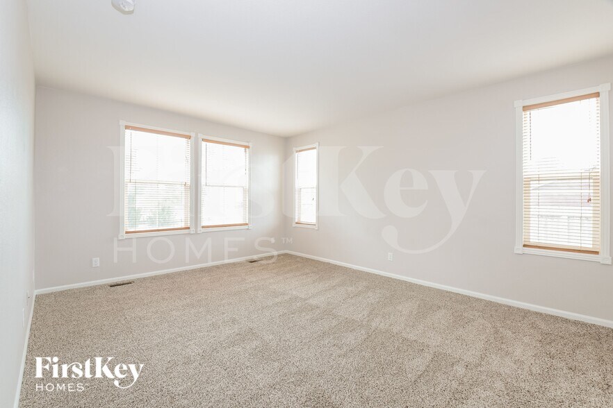 Building Photo - 800 Lonewolf Cir