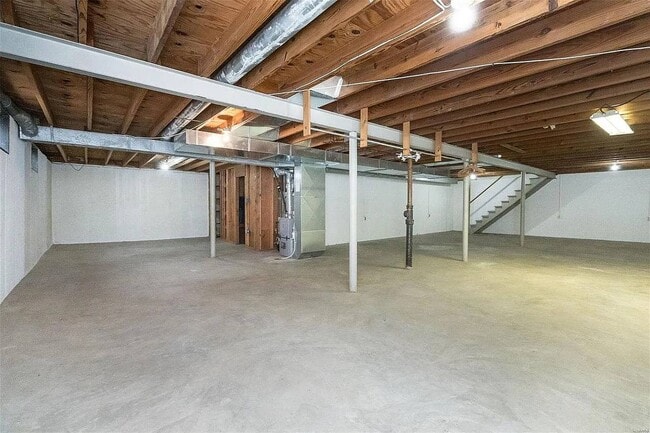Building Photo - 904 N Duchesne Dr