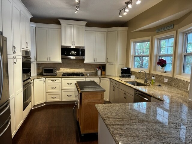Building Photo - 324 Lakeside Dr