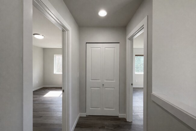 Building Photo - Spacious 4-Bedroom Home with Balcony and Fenced Yard in Marysville