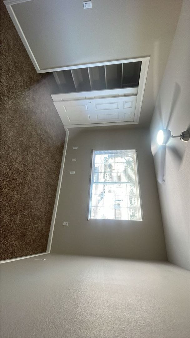 Building Photo - 2120 Country Club Dr