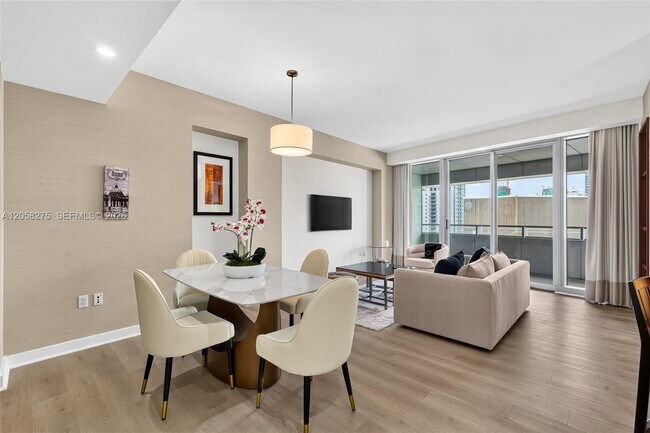 Building Photo - 1395 Brickell Ave