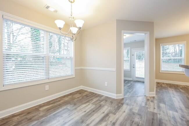 Building Photo - 148 W Wright St