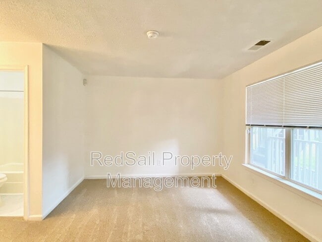 Building Photo - 568 Candle Ln