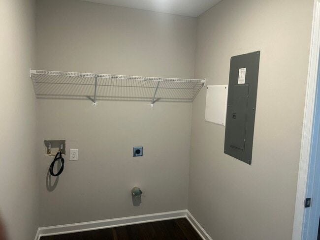 Building Photo - Stunning New Construction in the Heart of Columbus