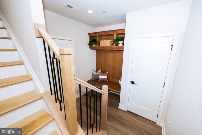 Building Photo - 305 Manion Aly