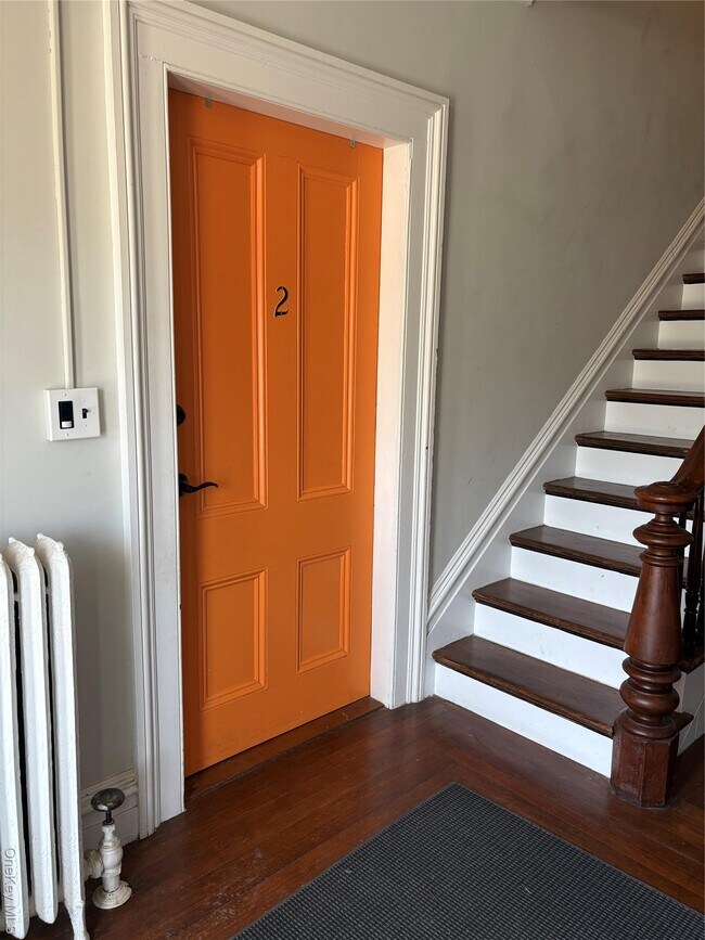 Building Photo - 12 Davis St