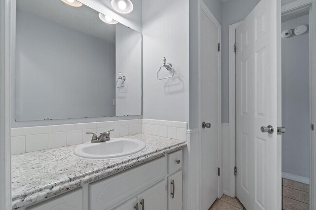 Building Photo - 502 Krest Dr