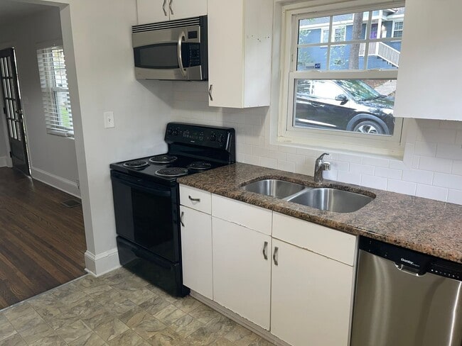 Building Photo - Adorable Two Bedroom Duplex in Plaza Midwo...