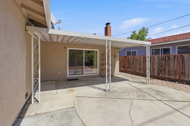 Building Photo - What a Great Home! Available Now!