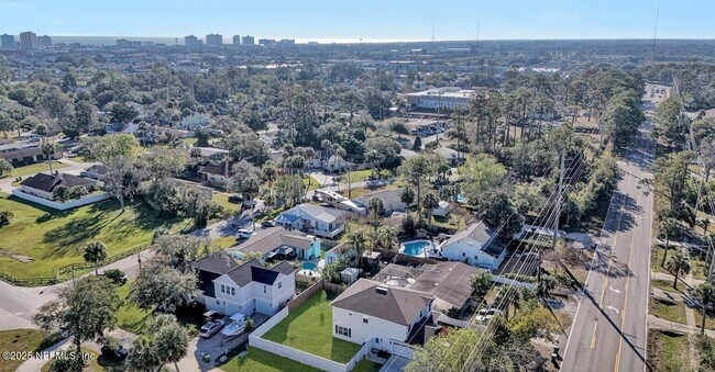 Building Photo - 1328 6th Ave N