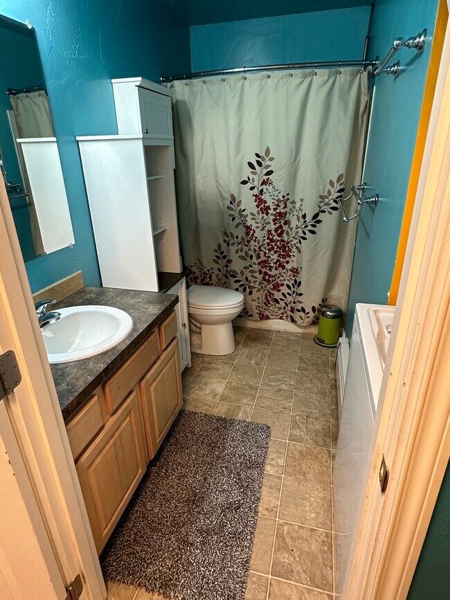 Building Photo - 328 E 15th Ave