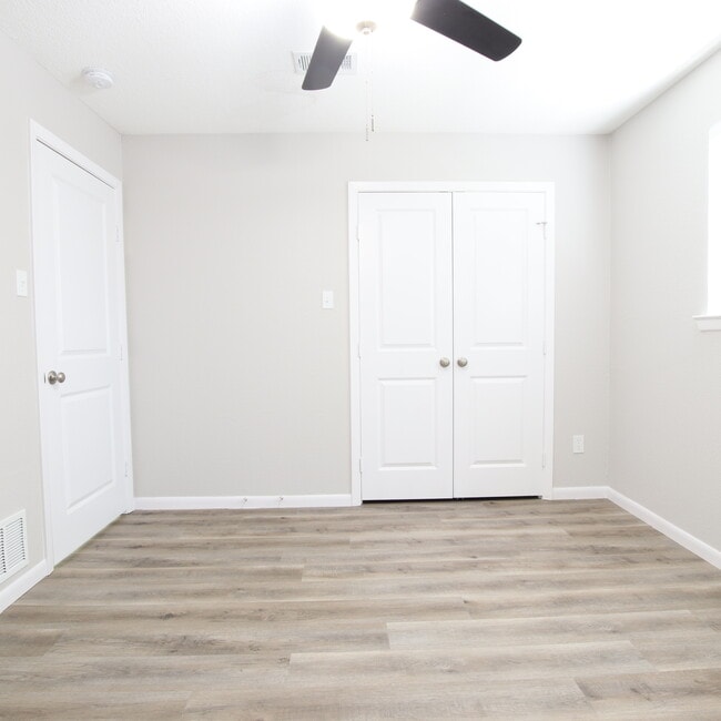 Building Photo - 3629 Venice Dr