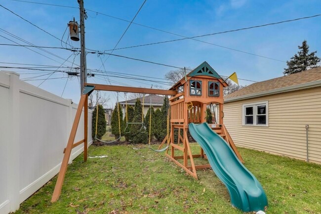 Building Photo - 710 S Hawthorne Ave