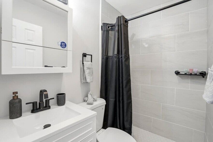 Building Photo - 225 Hancock Ave