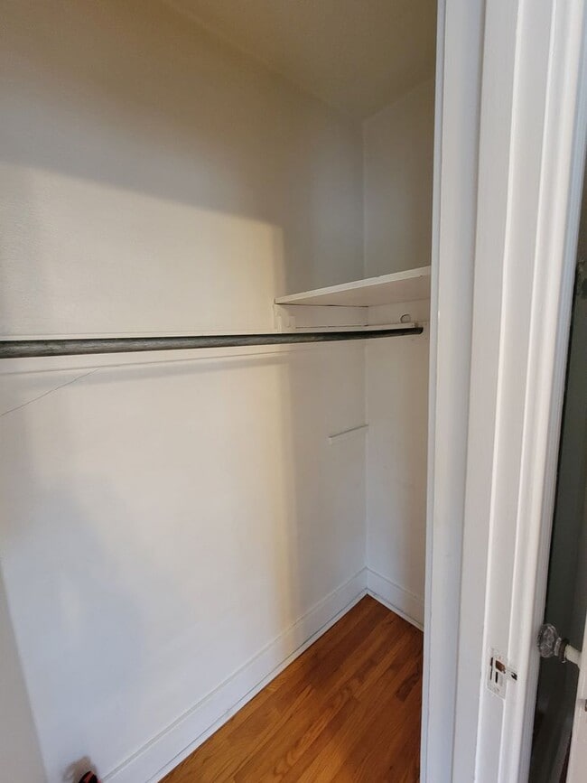 Building Photo - Beautiful Cedar Falls Home