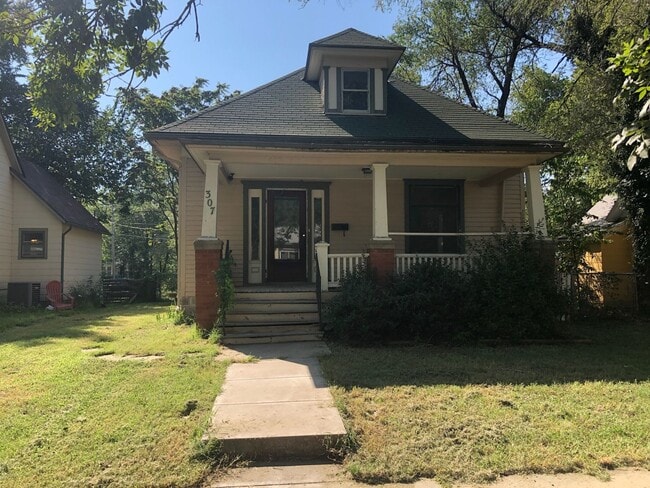 Primary Photo - $795 - 2 bed 1 bath - Single Family Home