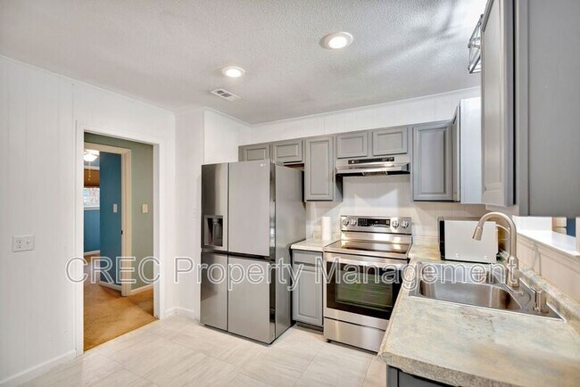 Building Photo - 122 Longleaf Dr