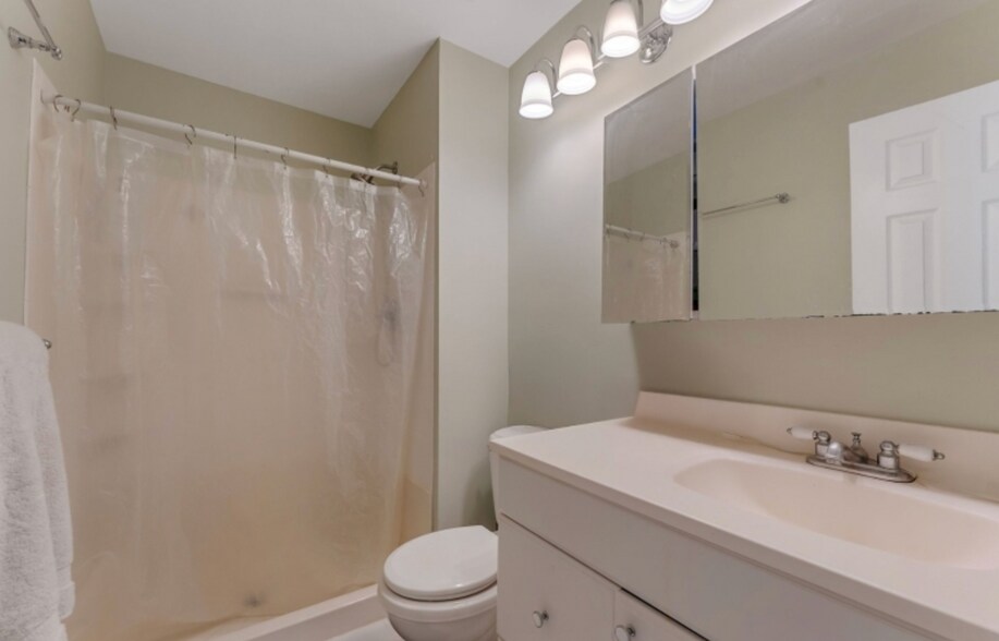 Building Photo - 403 Red Crest Ln