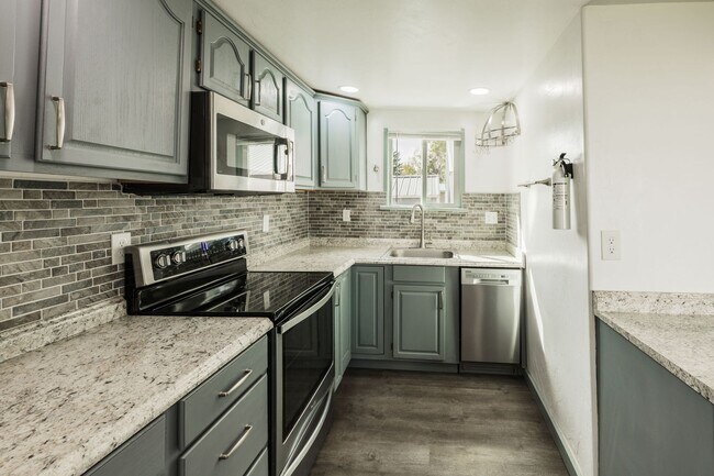 Building Photo - 452 Fremont St