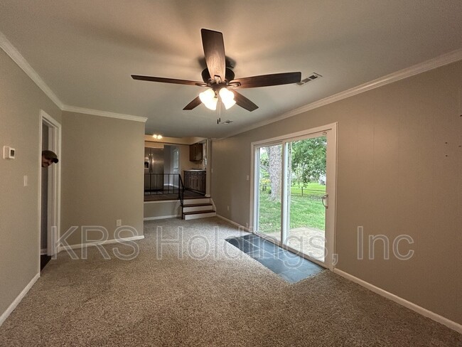 Building Photo - 208 Fort Worth St