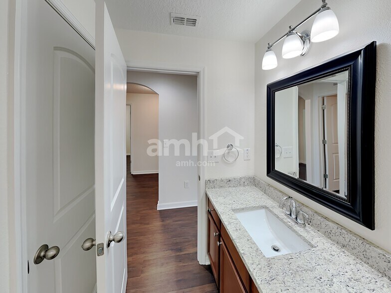 Building Photo - 14411 Alistar Manor Dr